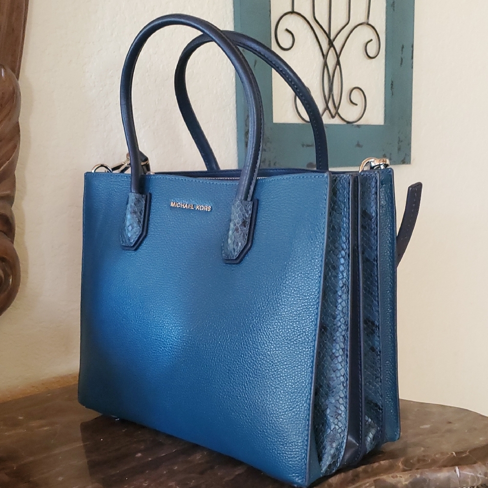Like NEW Michael Kors large Mercer Accordion Tote
